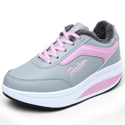 Moodsad sulevoodriga naiste tossud või saapad