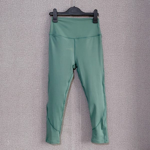 Naiste vabaaja säärised – kõrge vöökohaga