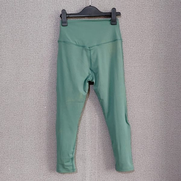 Naiste vabaaja säärised – kõrge vöökohaga