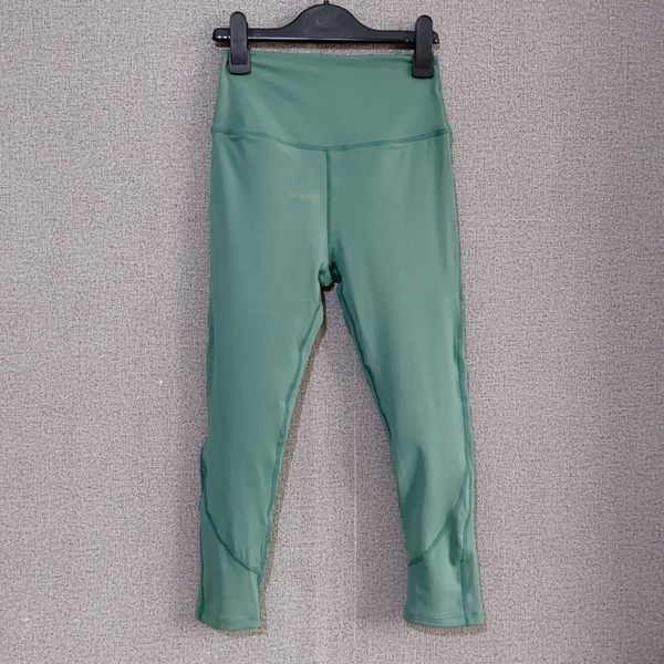 Naiste vabaaja säärised – kõrge vöökohaga