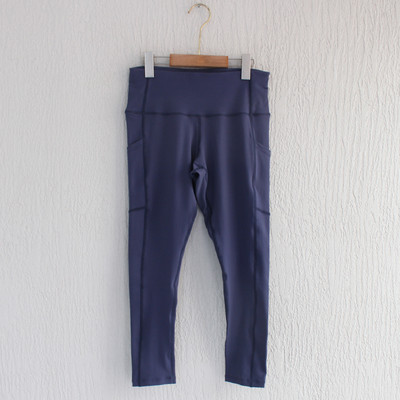 Sieviešu ikdienas legingi ar aplikāciju