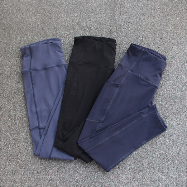 Sieviešu ikdienas legingi ar aplikāciju