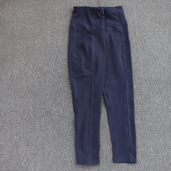 Sieviešu ikdienas legingi ar aplikāciju