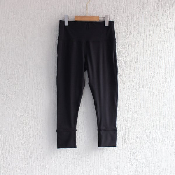 Puhtad naiste retuusid kolmes värvitoonis