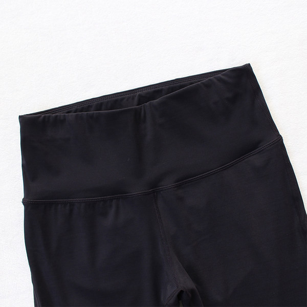 Puhtad naiste retuusid kolmes värvitoonis