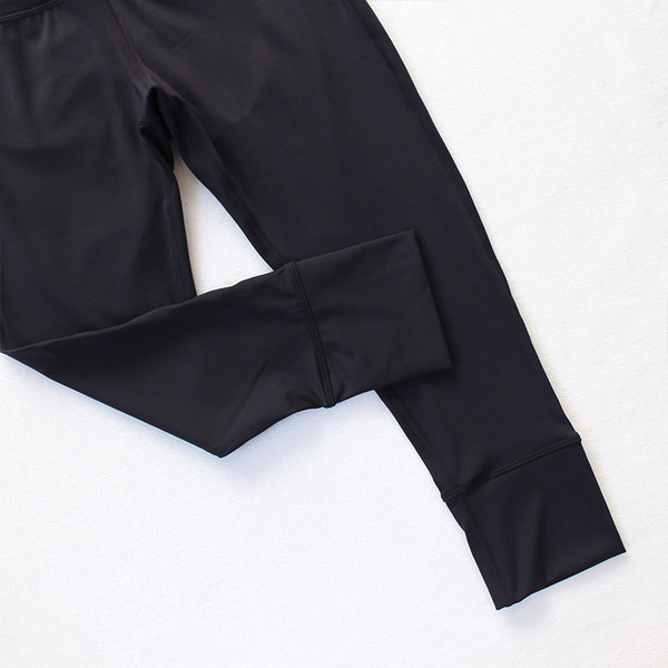 Puhtad naiste retuusid kolmes värvitoonis