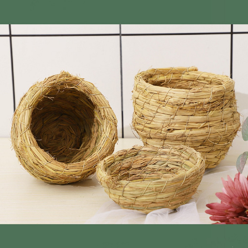 Käsitsi valmistatud naturaalsetest õlgedest punutud linnupesa Lemmiklindude pesitsus- ja puhkepaigad Kanaarid Papagoi Tuvi Kana Mugav magamistuba