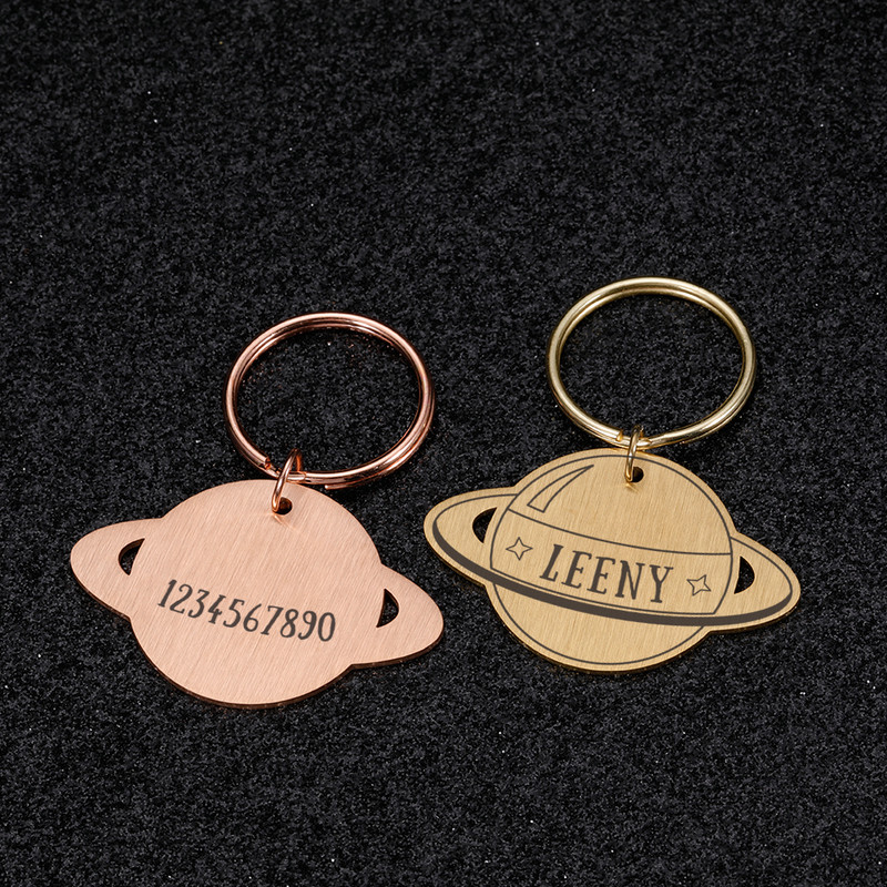 Individualizuotos šuns tapatybės žymos, skirtos apsaugoti nuo pasimetimo