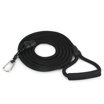 Koera pikad jalutusrihmad õues lemmikloomade ümmarguse köie treenimiseks jalutusrihm väikesele suurele keskmisele koerale