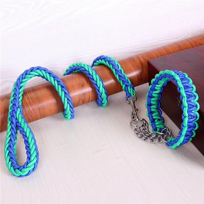 Kahe ahelaga köis rahvusliku värvi seguga suured koerarihmad, reguleeritav kaelarihm metallist pandlaga lemmiklooma 1,2 m pikkus veoköis, ülikond suurtele koertele