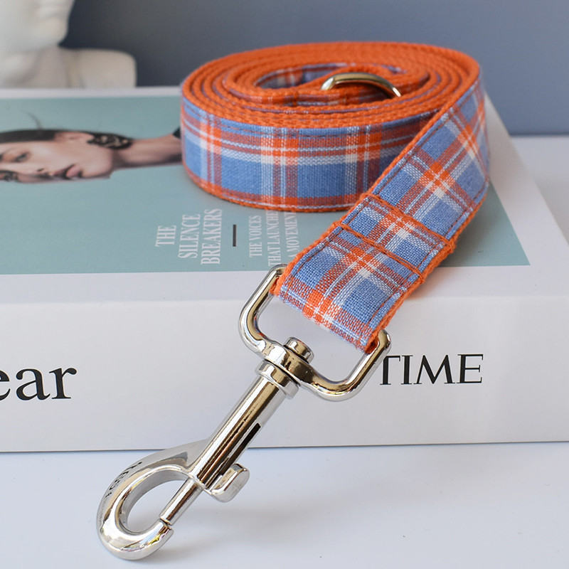 Ogrlica za pse Luksuzni dizajnerski set uzica za kućne ljubimce Gratis gravirana mašna Pojas za pseći vrat Dodaci za mačke Božićna ogrlica za pse Mašna rešetka 09