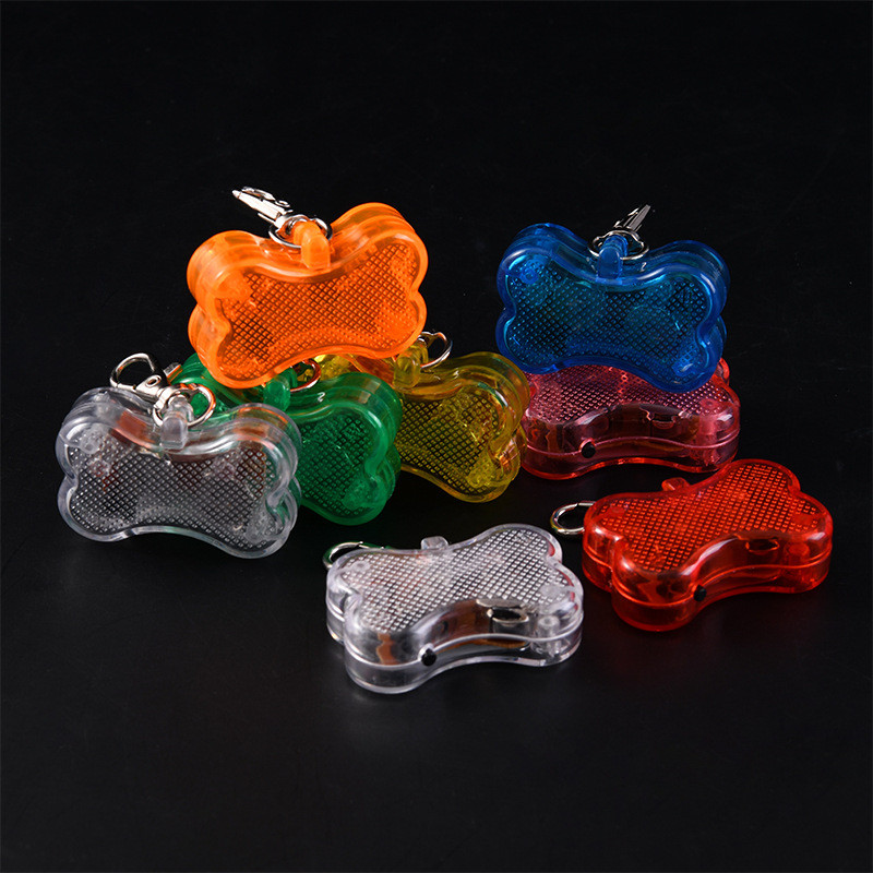 Etichete pentru câine pandantiv strălucitor de noapte pentru câine cățeluș LED câine de companie strălucitor decor de siguranță de noapte ornament pentru animale de companie Lumină de avertizare noaptea 2022