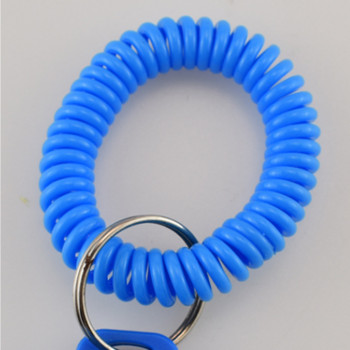Πολύχρωμη πλαστική σφυρίχτρα εκπαίδευσης σκύλων σε σχήμα 8 2 σε 1 Protable Puppy Trainer Aids Guide With Elastic Rope Sound Whistle