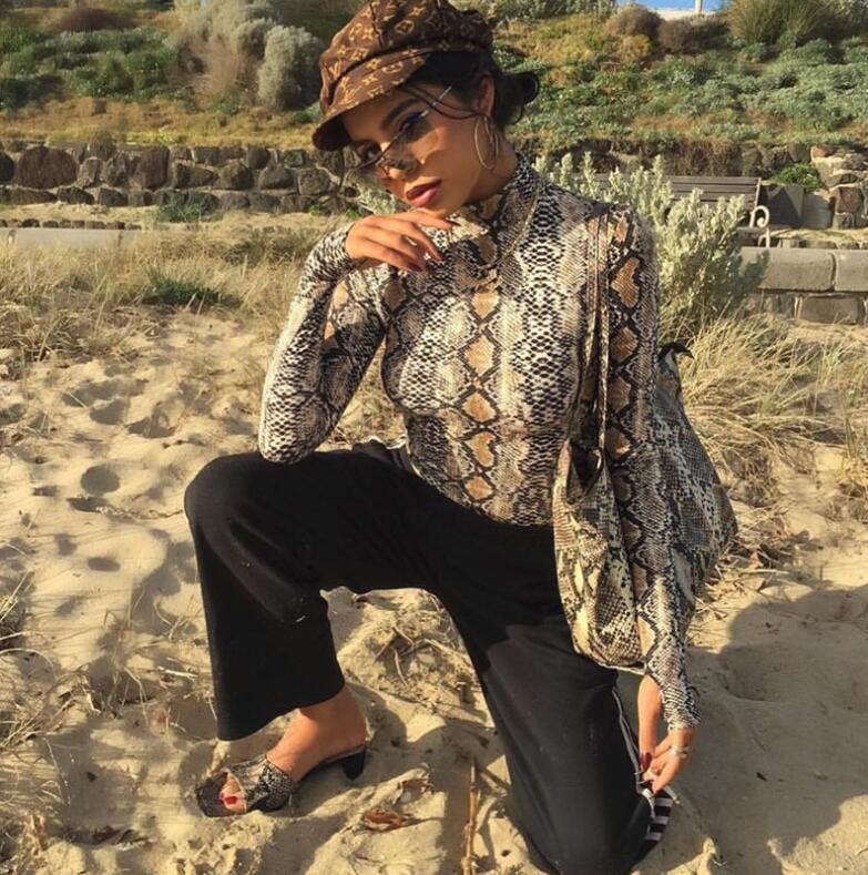 Seksikas ussinahast teraline pikkade varrukatega kombinesoon naistele 2019 sügistalvel uued õhukesed kõrge kraega ühes tükis püksid