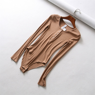 Naiste nööbiga eesmine soonikbody