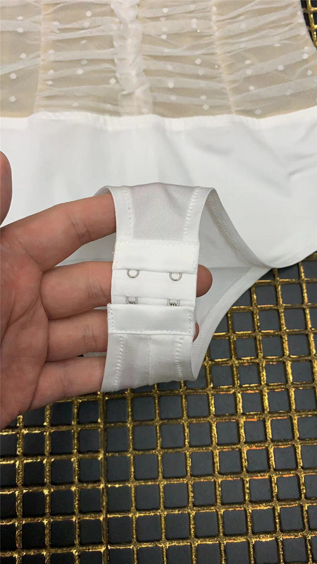 Body de damă, alb, fără mâneci, fără bretele, cu dantelă