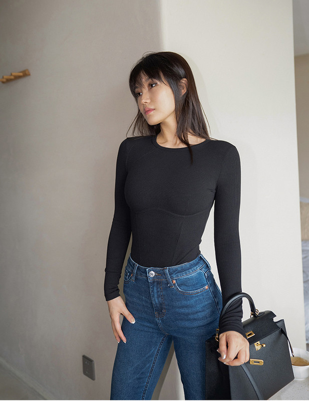 Body cu mânecă lungă, cusături pentru bust și gât roșu pentru femei