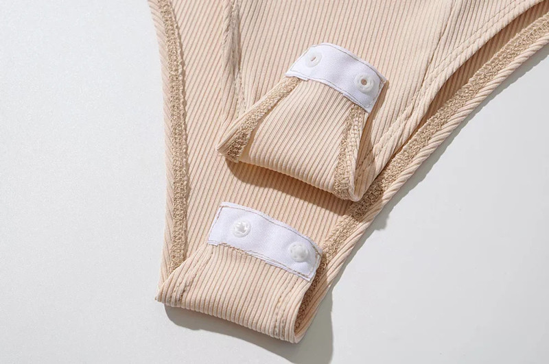 Body cu mânecă lungă, cusături pentru bust și gât roșu pentru femei