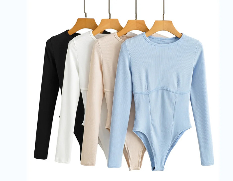 Body cu mânecă lungă, cusături pentru bust și gât roșu pentru femei