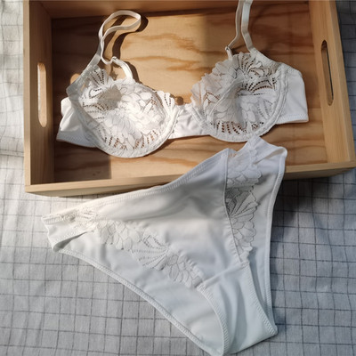 Εξαιρετικά λεπτό εσώρουχο με δαντελένιο σουτιέν και εσώρουχα σε κούφιο κοίλωμα με ατσάλινο δαχτυλίδι Γυναικεία σέξι γαλλικά εσώρουχα χωρίς επένδυση 2021 Νέο