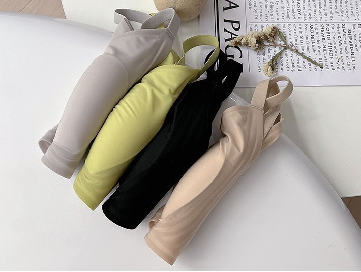 Duboko v sjajni bralette žele trakice donje rublje sa zečjim ušima ženske velike grudi pokazuju male tanke bez čeličnog prstena grudnjak za spavanje