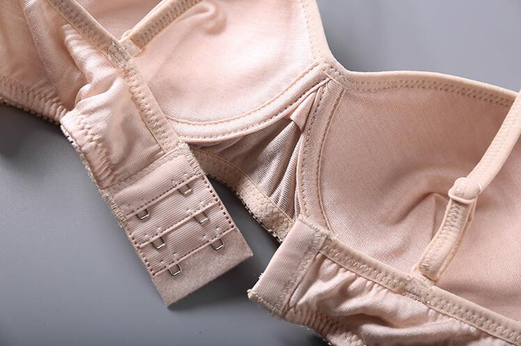 Γυναικεία επένδυση από 100% πραγματικό μετάξι που αναπνέει καθημερινά Άνετο ασύρματο σουτιέν Bralette 2011