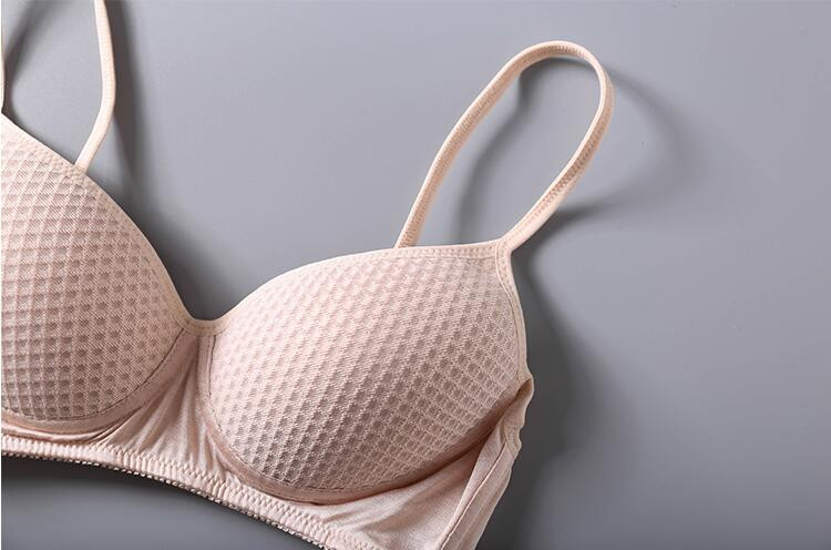 Γυναικεία επένδυση από 100% πραγματικό μετάξι που αναπνέει καθημερινά Άνετο ασύρματο σουτιέν Bralette 2011