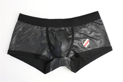 Lenjerie pentru bărbați Sexy BRAVE PERSON Boxeri Pantaloni scurți Trunchiuri solide Chiloți pentru bărbați din piele artificială Chiloți pentru bărbați Pantaloni scurți # B1167