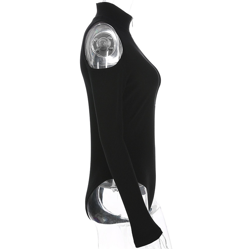 Ziemas trikotāžas, eleganti 2019. gada sieviešu tērpi ar bruņurupuču apkakli.