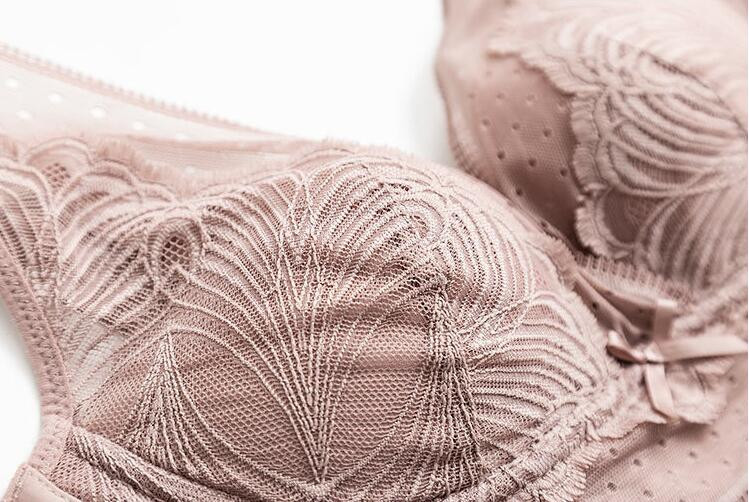 Naiste 100% ehtsast siidist vooder välispitskangaga 3/4 tassi Mugav juhtmevaba rinnahoidja Bralette TG120