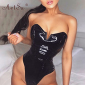 ArtSu Στράπλες PU Δερμάτινο Γυναικείο κορμάκι Sexy Skinny Party Club Body Mujer Γυναικεία κορμάκια χωρίς πλάτη μαύρο με V λαιμόκοψη 2019 Χειμώνας