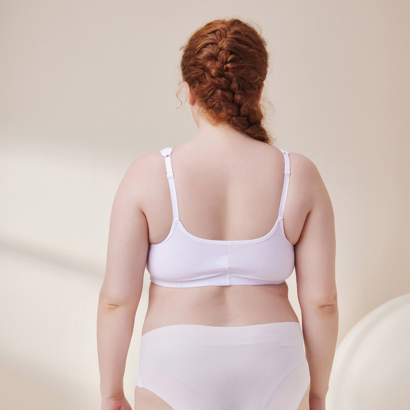Υπερμεγέθη εσώρουχα μπροστά, λεπτό σουτιέν χωρίς κουμπιά, μπορεί να προσαρμοστεί, χοντρές βαμβακερές τιράντες, το μεγάλο στήθος δείχνει μικρό σουτιέν εσωρούχων
