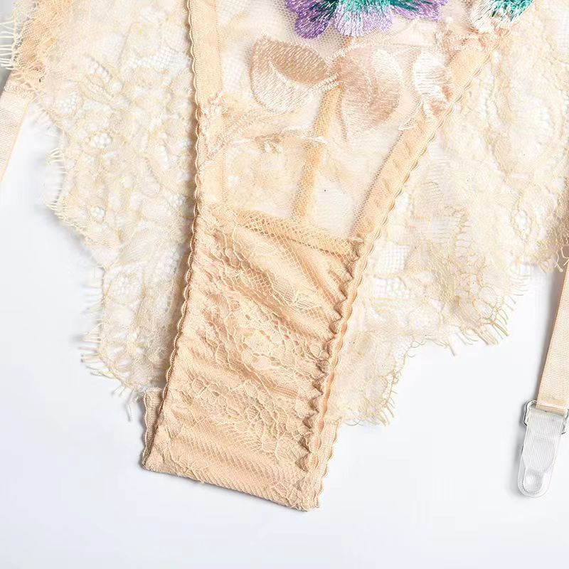 Augstas klases mežģīņu zeķes trīsdaļīgas ādas tonī izšūtas raksta krūštura komplekts seksīgas krūštura biksītes liela izmēra apakšveļa