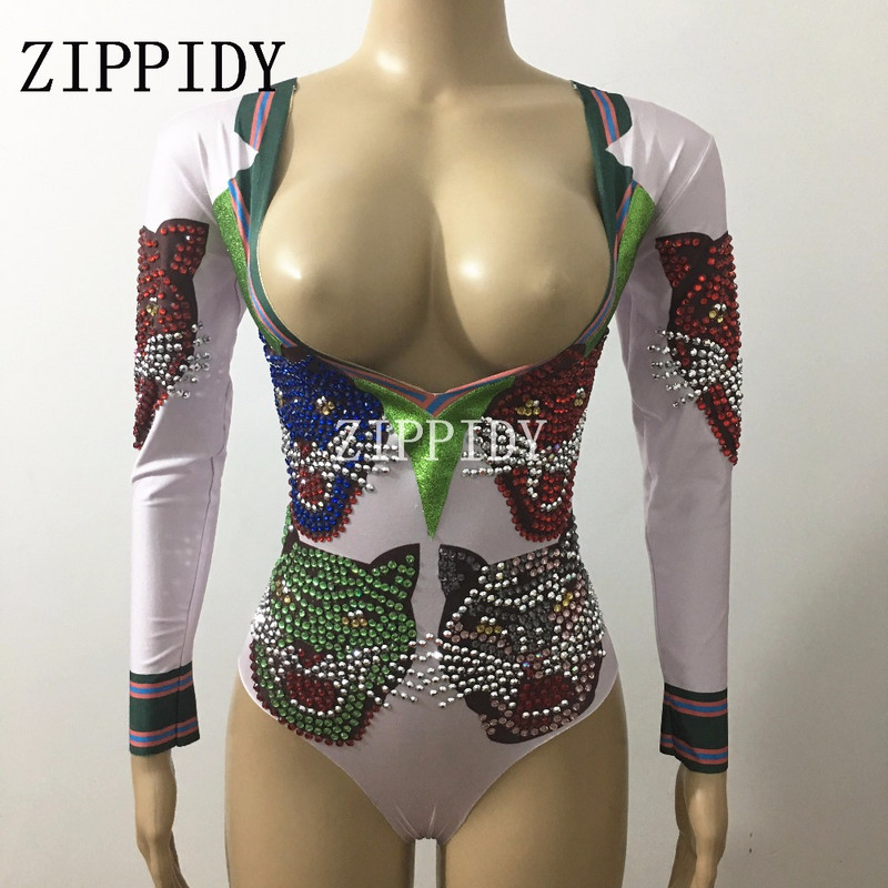 Krāsaini mirdzoši rhinestones, tīģera galvas raksts, seksīgs sieviešu bodijs, bārs, izlaiduma ballītes kostīms, naktsklubs, sieviešu dziedātāju šovs.