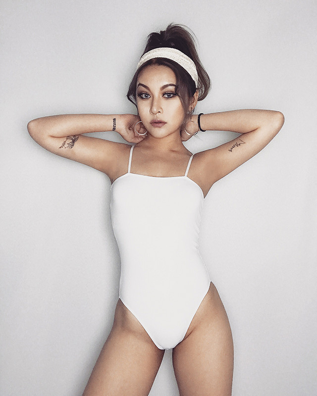 Seksi duboko izrezani bodi bez leđa Ženski jednobojni kombinezon na naramenice Uski pripijeni kombinezon Uski kombinezon Potkošulja