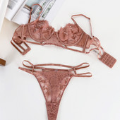 Suvine pesu seksikas pits üliõhuke terasrõngaga tugipesul naiste suured rinnad näitavad väike stringide rinnahoidja komplekt