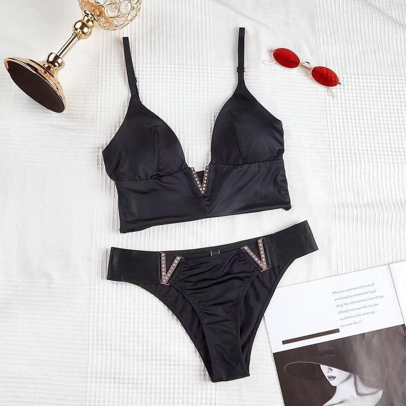 Uus moodne trendikas Diamond Deep V rinnahoidjakomplekt Sexy Wireless V-pandlaga pullover Thin Cup rinnahoidjakomplekt Seksikad aluspüksid ja rinnahoidjakomplekt
