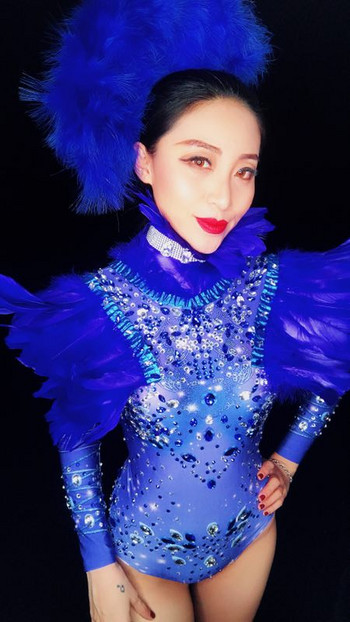 Glisten Crystals Feather Blue Bodysuit Big Stones Stretch Outfit Нощен клуб Жена Певица Dance Show Дамско парти Секси облекло