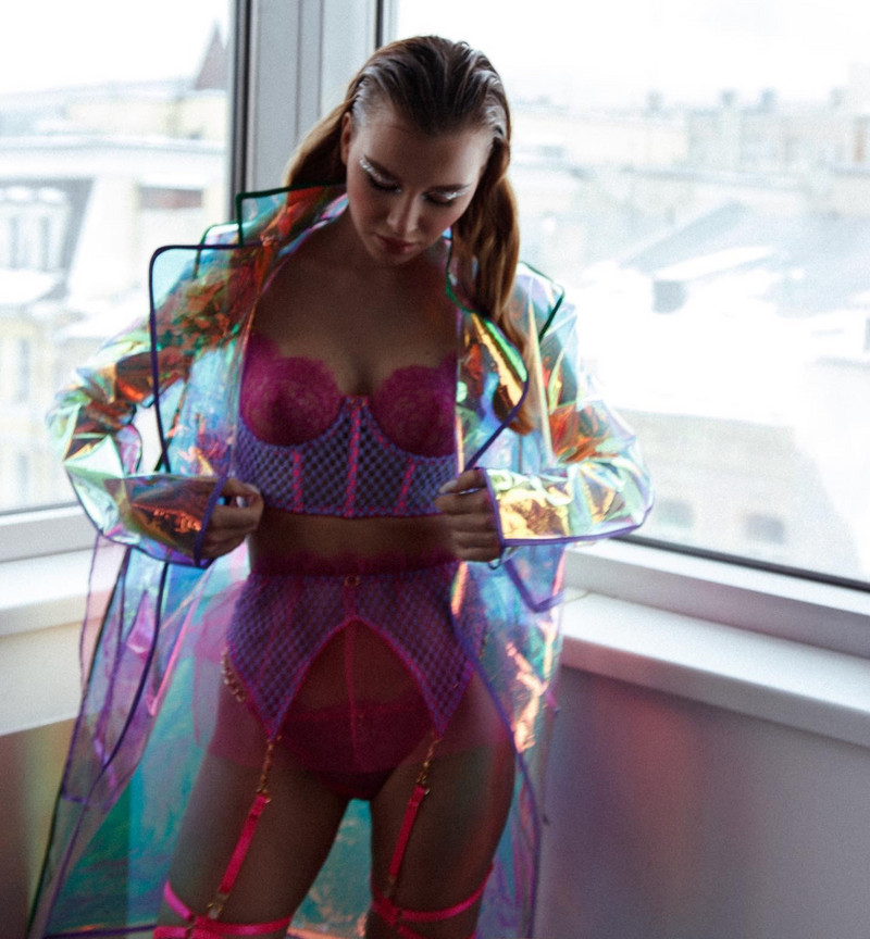 Ellolace Feather Lenjerie strălucitoare Sutien transparent Lenjerie intima porno de lux Necenzurate Dantela de lux Volane Jartiere Seturi erotice de 4 piese