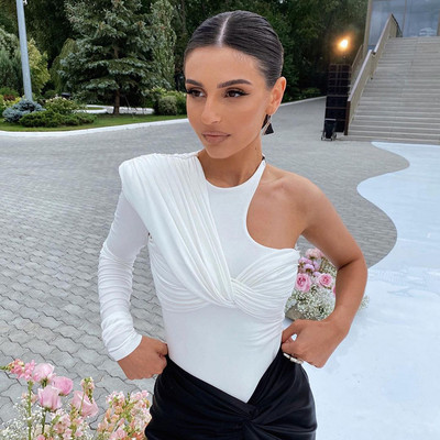 BKLD Top cu mânecă lungă Bodycon Body Body Toamna Nouă Modă Bandaj pe un singur umăr Body alb plisat Ținute sexy pentru femei