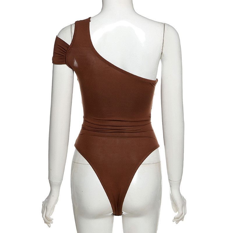 BKLD 2021, kevad, uued naisterõivad, varrukateta, ühe õlaga bodi, moodne seksikas seljata õõnes keharõivad