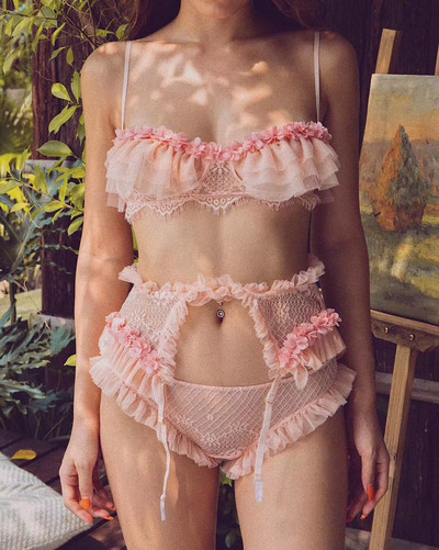 YBFDO Set de sutien și chiloți fără sârmă din dantelă sexy cu jartieră Temptation, sutien cu volane ultra subțiri, suspen