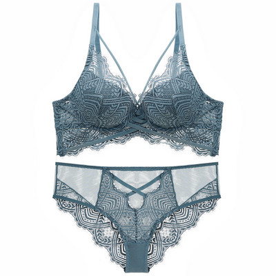 Ripsmete pitsside, õhukese voodriga rinnahoidja ja aluspüksid