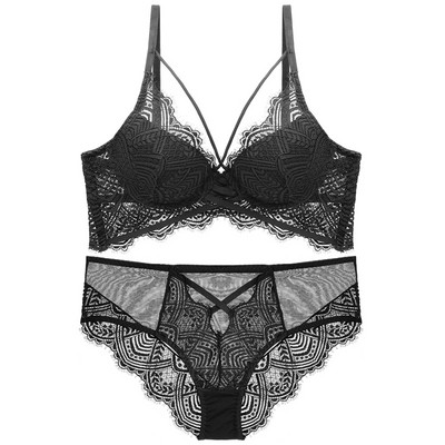 Ripsmete pitsside, õhukese voodriga rinnahoidja ja aluspüksid