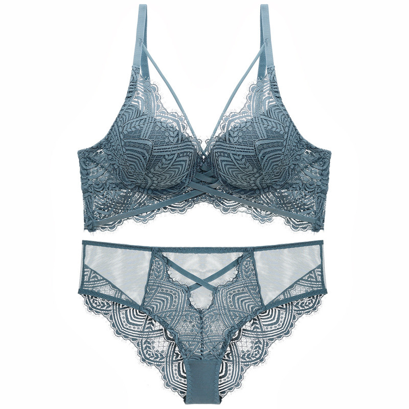 Ripsmete pitsside, õhukese voodriga rinnahoidja ja aluspüksid