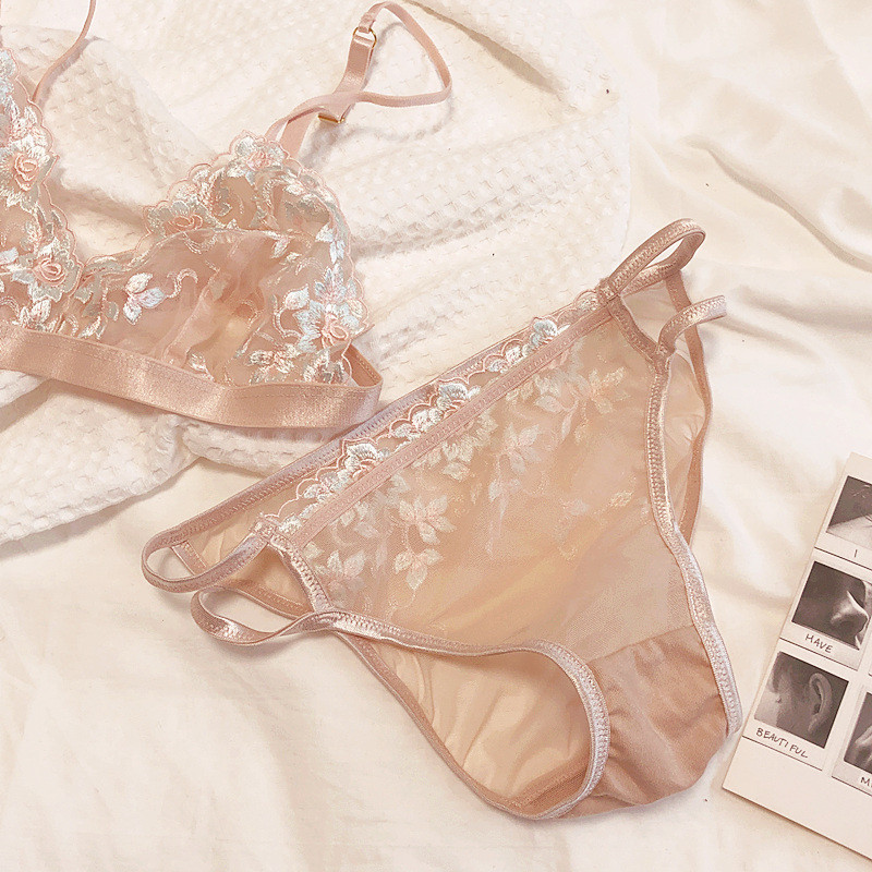 Grudnjak s francuskim vezom od pune čipke Fantasy Triangle Cup Wire Free Remen Mali komplet grudnjaka Ultra-tanki ženski seksi grudnjaci Kompleti gaćica