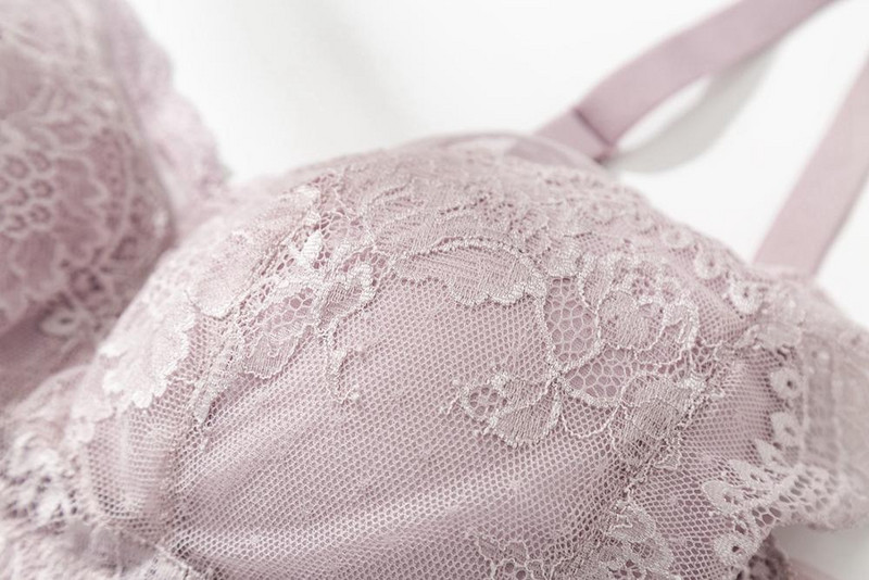 Naiste 100% ehtsast siidist vooder välimise pitskangaga, täielikult kattev mugav juhtmevaba rinnahoidja Bralette TG119