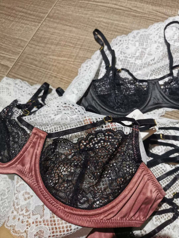 Σέξι δαντέλα σατέν μπραλέτ εξαιρετικά λεπτό εσώρουχο προοπτική πειρασμός Σετ σουτιέν T-pants διαφανή εσώρουχα με στρινγκ