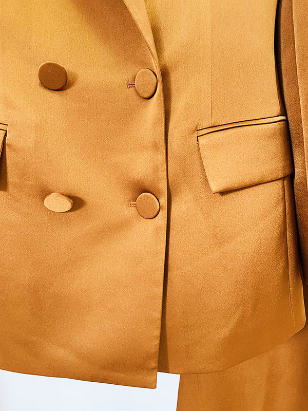 VISOKOKVALITETAN novi modni dizajnerski komplet odijela za 2022., ženski komplet hlača sa satenskim svilenim sakoom s dvostrukim kopčanjem na revere