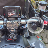 Uus mootorratta kahe USB-pesaga kiirlaadimistelefoni Ipad laadimiselektroonika tarvikud Yamaha MT09 jaoks 2017-2021 MT07 Kõik aastad